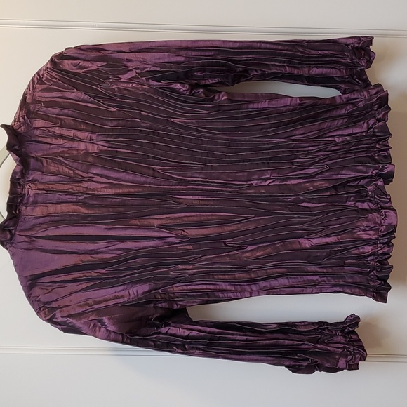 AN INDIAN SUMMER Jewel Button Pleated Blouse - Picture 2 of 7